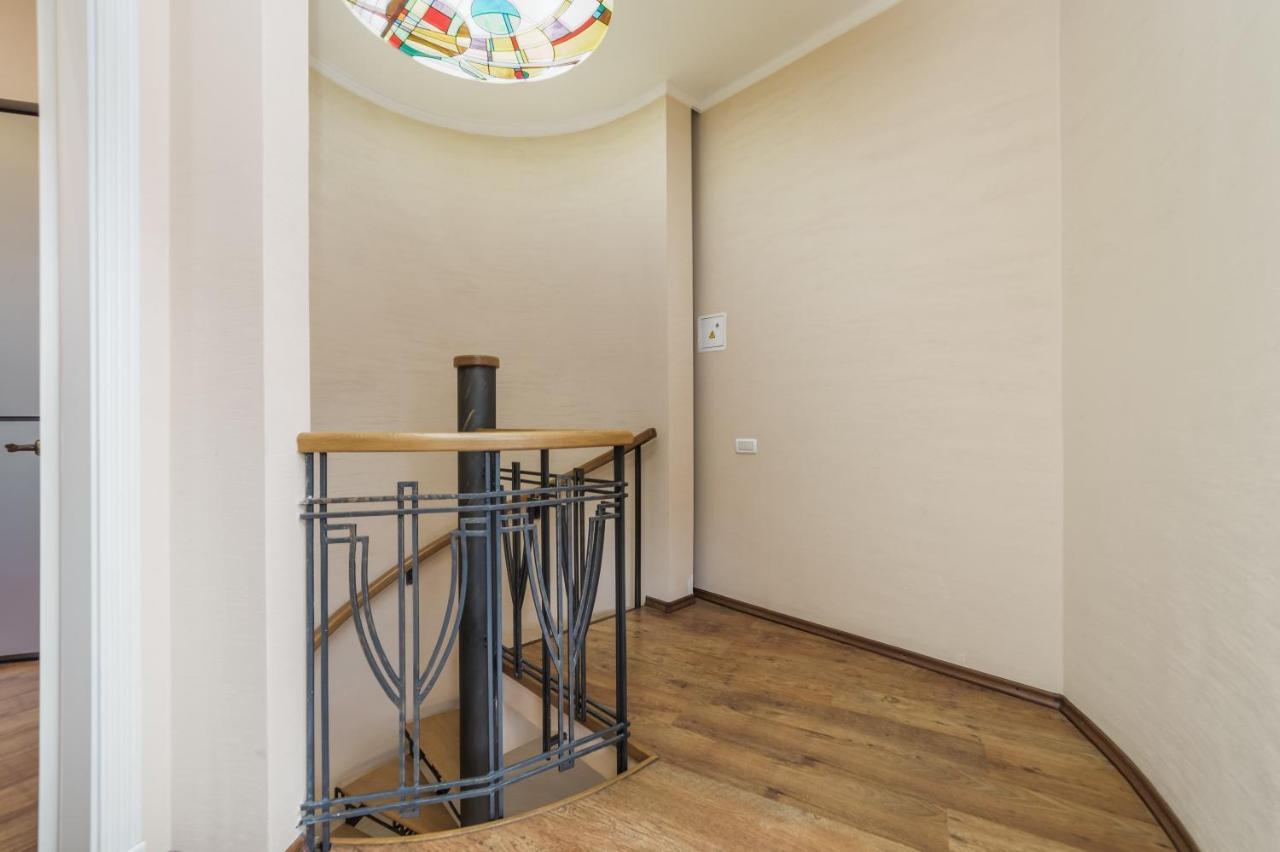 Katerynyska 2 Level Apartment With Sauna Odessa Dış mekan fotoğraf